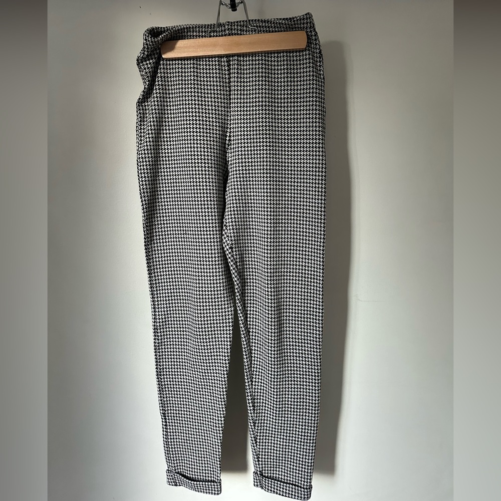 Vintage Black and White Houndstooth Cropped leggings